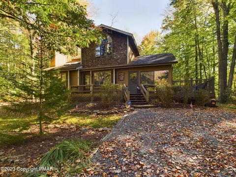 228 Owassa Dr, Pocono Lake, PA 18347