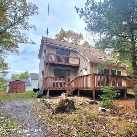 3527 Acorn Cir, East Stroudsburg, PA 18302