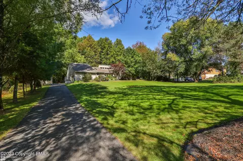 4175 Sherry Hill Rd, Hellertown, PA 18055