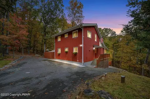 866 Clubhouse Dr, East Stroudsburg, PA 18302