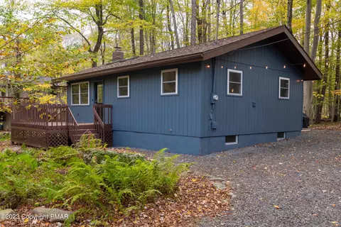 51 Lyman Ln, Clifton Township, PA 18424