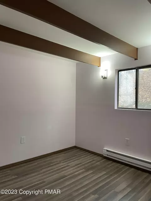 392 Saunders Dr, Bushkill, PA 18324 photo 9
