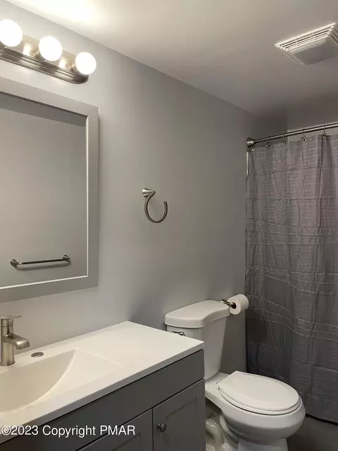 392 Saunders Dr, Bushkill, PA 18324 photo 18