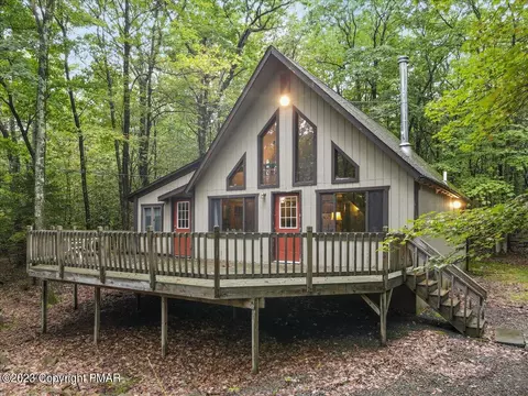 2115 Little Billy Ln, Tobyhanna, PA 18466