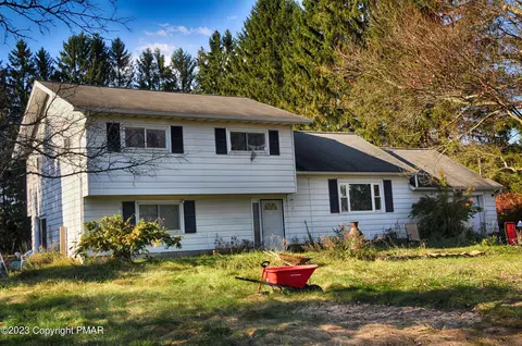 109 Spur Rd, Pocono Lake, PA 18347
