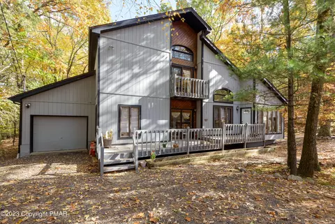2268 Sky High Dr, Bartonsville, PA 18321