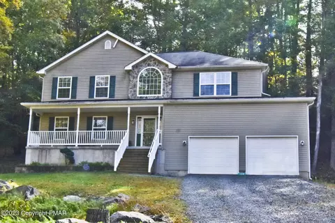 125 Cliffside Ct, Cresco, PA 18326