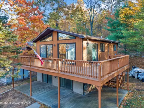 5190 Minks Pond Rd, Bushkill, PA 18324