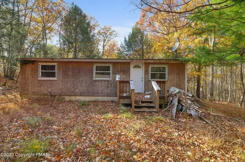 9167 Laurel Dr, Cresco, PA 18326