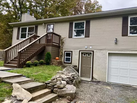 1277 Lace Dr, East Stroudsburg, PA 18302