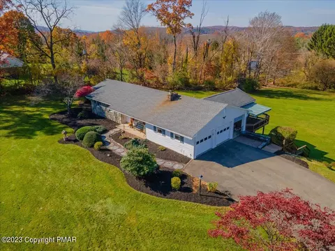 5541 Cherry Valley Rd, Saylorsburg, PA 18353
