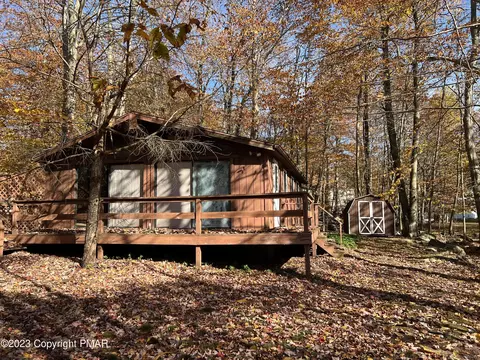 7504 Crestview Dr, Tobyhanna, PA 18466