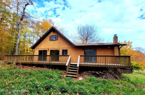9116 Idlewild Dr, Tobyhanna, PA 18466