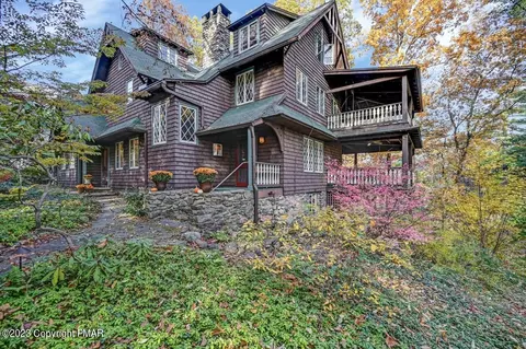 208 Summit Dr, Buck Hill Falls, PA 18323