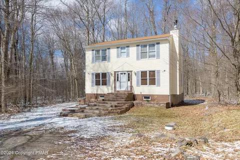 5082 Spruce Ln, Tobyhanna, PA 18466
