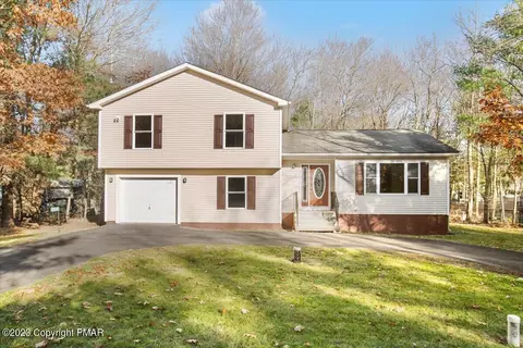 4114 Low Ridge Rd, Pocono Summit, PA 18346