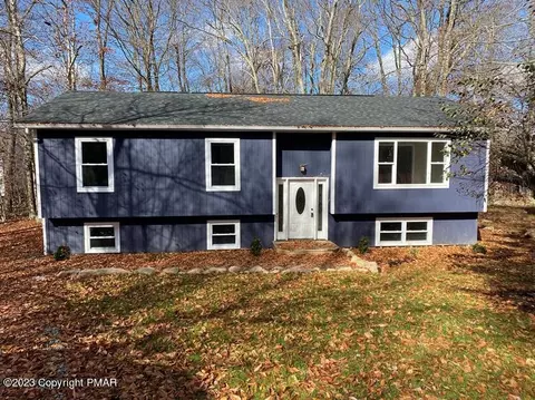3655 Sugar Berry Ln, Tobyhanna, PA 18466