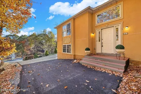 621 Lakeside Dr, East Stroudsburg, PA 18301