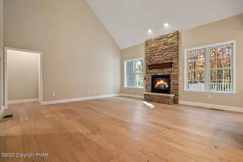 116 Devonshire Dr, Cresco, PA 18326 photo 8