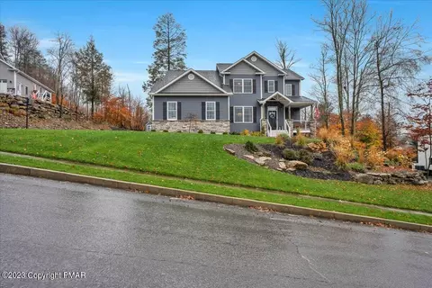 707 Pin Oak L 132 Pl, Moscow, PA 18444