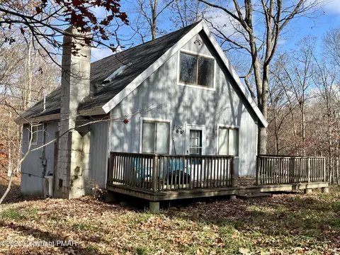 1142 Park Dr, East Stroudsburg, PA 18302