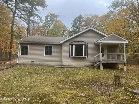 169 Hilltop Dr, Dingmans Ferry, PA 18328
