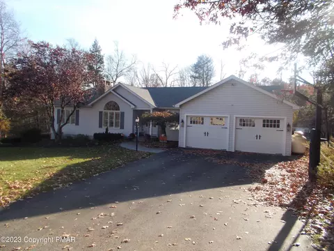 2104 Robinwood Ter, Scotrun, PA 18355