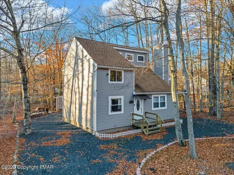 8962 Pheasant Ln, Tobyhanna, PA 18466