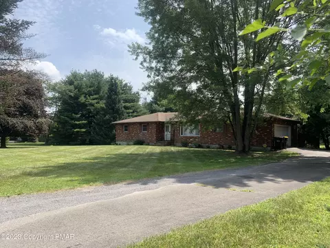 158 Arthur Ln, Brodheadsville, PA 18322