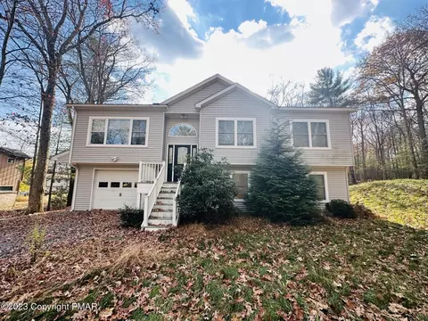 160 Spruce Dr, Dingmans Ferry, PA 18328
