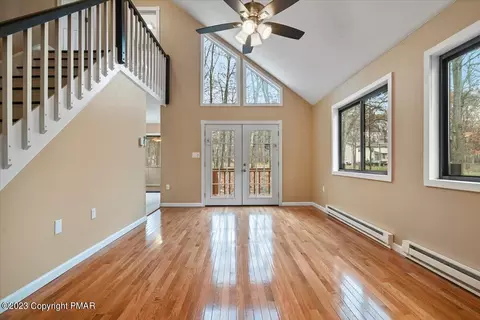 1148 Falls Rd, Bushkill, PA 18324 photo 9