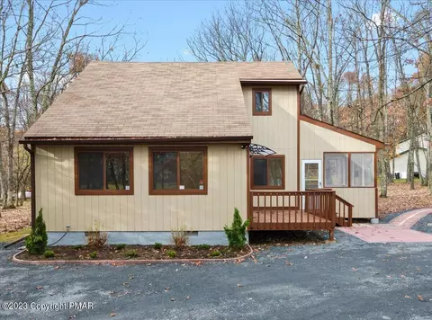 1148 Falls Rd, Bushkill, PA 18324 photo 3