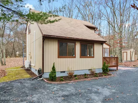 1148 Falls Rd, Bushkill, PA 18324 photo 4