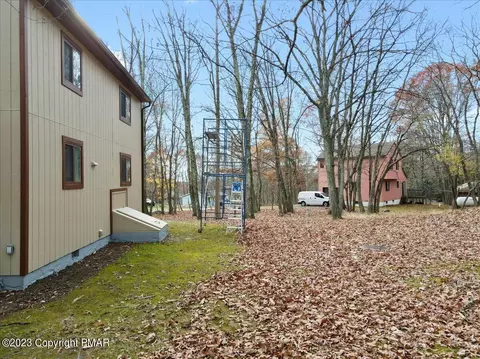 1148 Falls Rd, Bushkill, PA 18324 photo 32