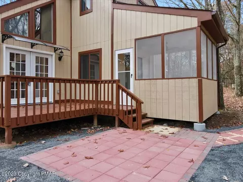 1148 Falls Rd, Bushkill, PA 18324 photo 5