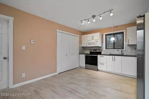 1148 Falls Rd, Bushkill, PA 18324 photo 13