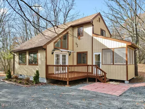 1148 Falls Rd, Bushkill, PA 18324 photo 2
