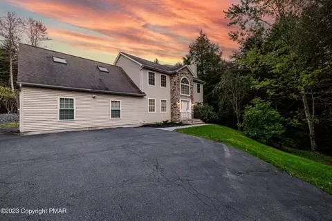 370 Minsi Trl, Long Pond, PA 18334