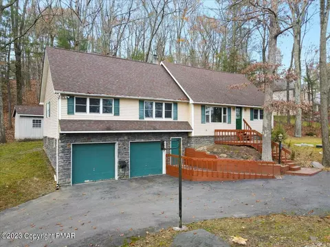 315 N Valley View Dr, Stroudsburg, PA 18360