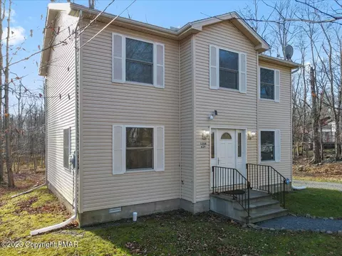 629 W Country Place Dr, Tobyhanna, PA 18466