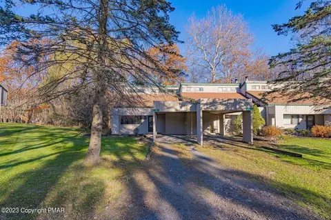 131 Ridge Dr, Tannersville, PA 18372