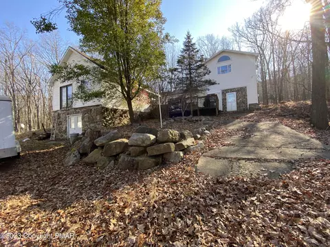 1254 Woodhaven Dr, White Haven, PA 18661