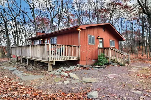 221 Haystack Rd, Henryville, PA 18332