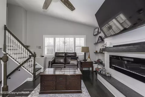 911 Flora Ln, Boothwyn, PA 19061 photo 4