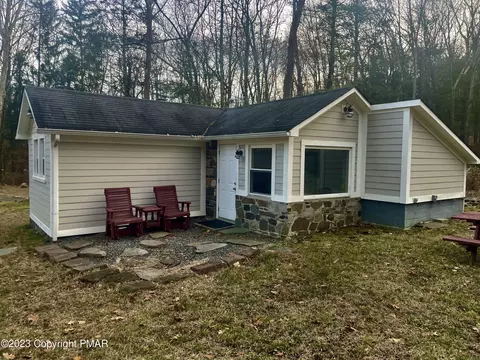 800 Hallet Rd, East Stroudsburg, PA 18301