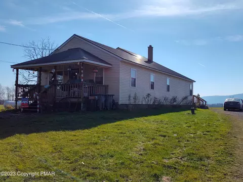314 Robinson Rd, Waymart, PA 18472