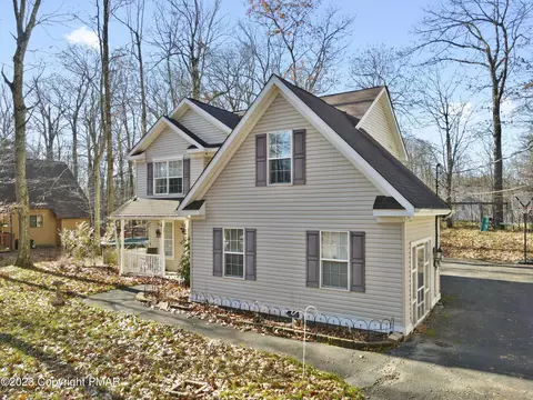 3363 Oberon Rd, Tobyhanna, PA 18466