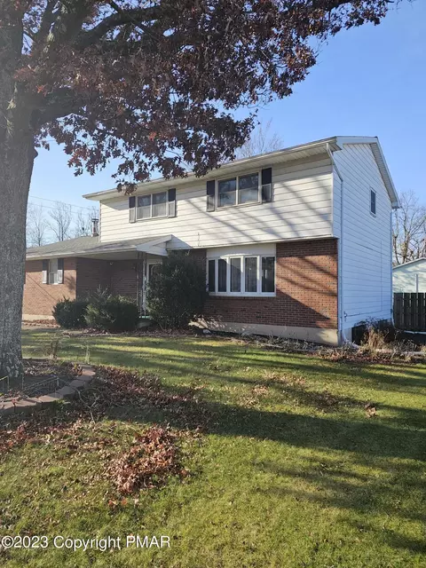 16 Charter Dr, Mountain Top, PA 18707