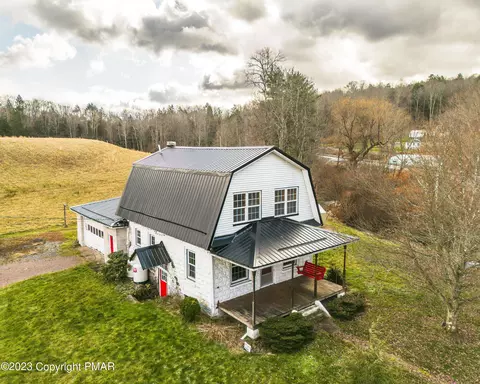 1000 Buckwheat Hlw Rd, Wyoming, PA 18635