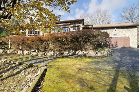 158 Gap View Dr, Long Pond, PA 18334